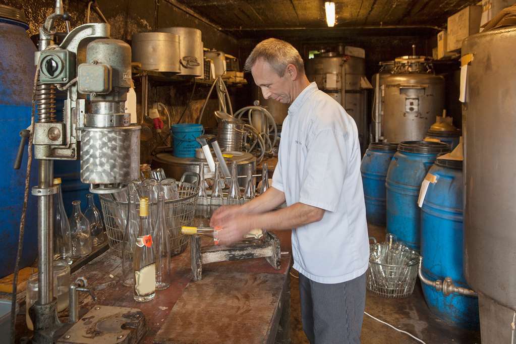 Og Neuhauser La Broque Servis gambar